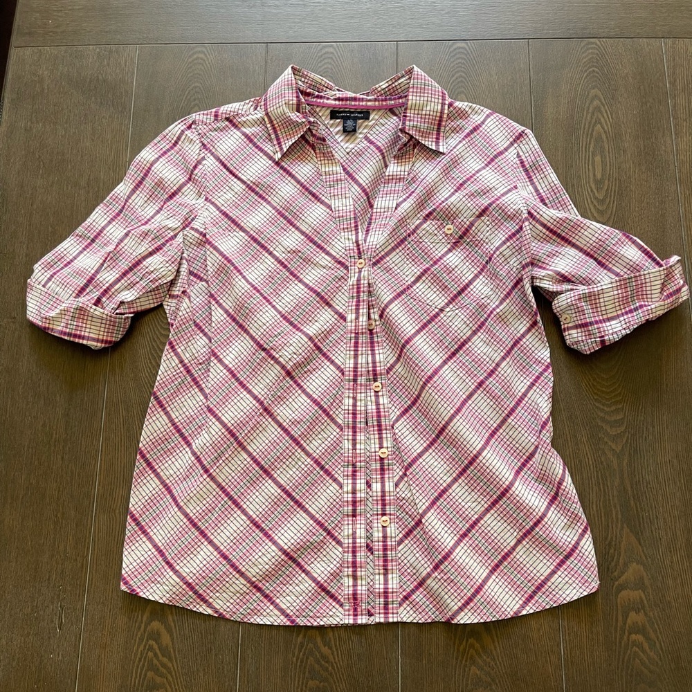 Tommy Hilfiger Woman’s Button Up Blouse.  Size Large